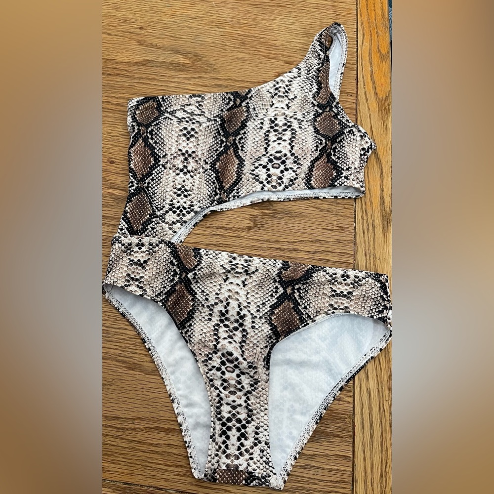NEW girls 12/14 one piece cut out swimsuit (SMALL)